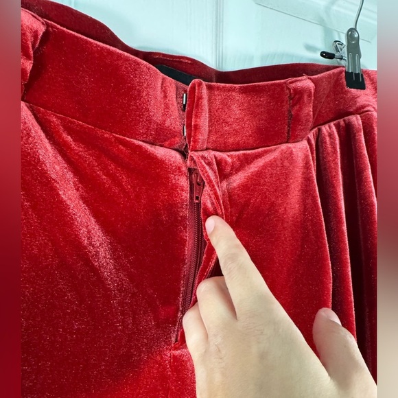 Torrid Relaxed Taper Velvet High-Rise Pant Red Trouser Fit Womens Size 18R - Picture 3 of 10